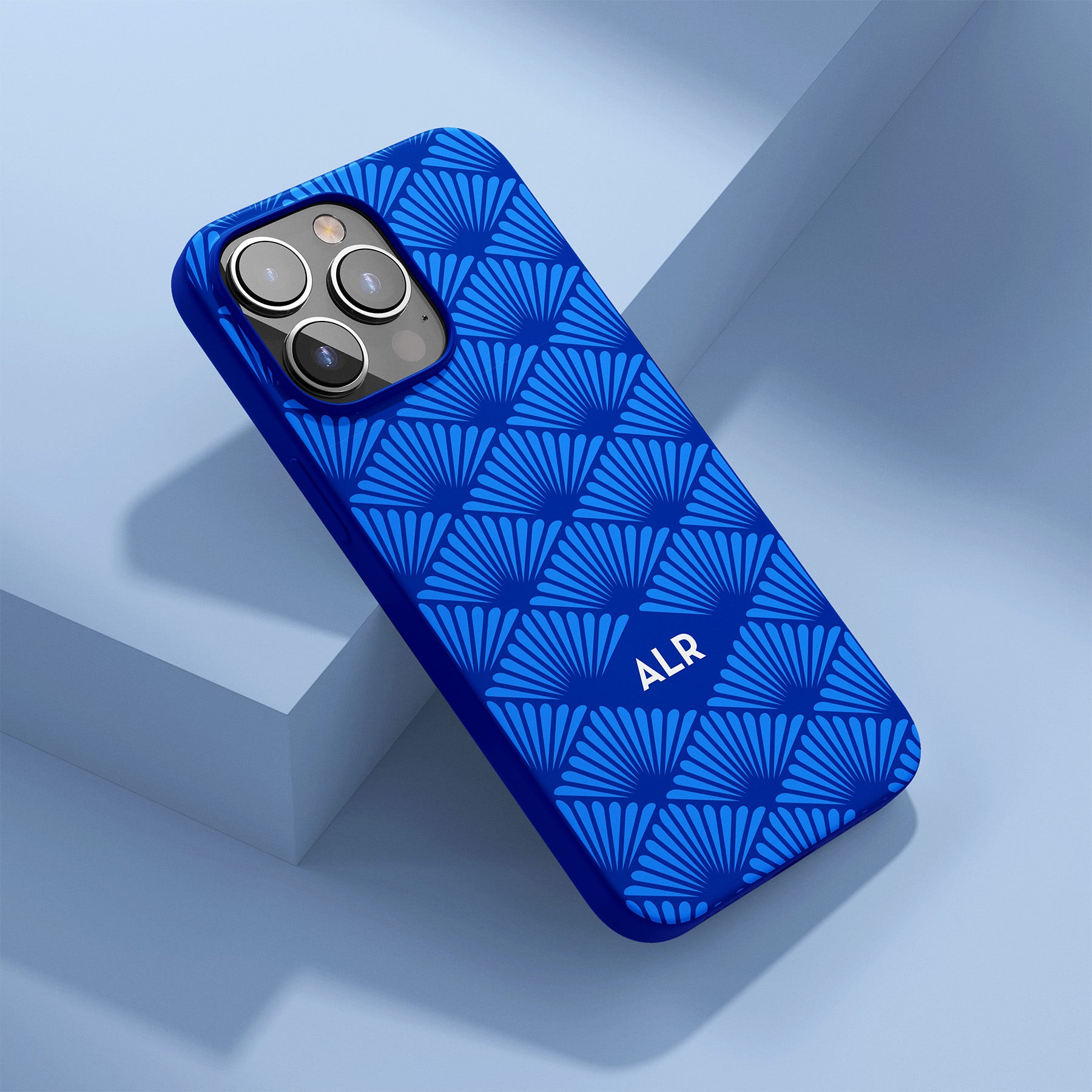 Personalizable blue and white fan blade diamond grid phone case for Kentucky fans – a sleek, modern design to celebrate your Wildcat pride with a custom flair!