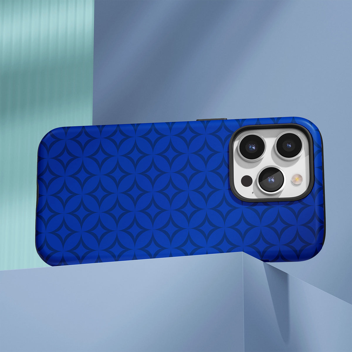 Personalizable blue and white interlocking circles grid phone case for Kentucky fans – a chic, luxury-inspired pattern perfect for adding a personal touch to your Wildcat pride!