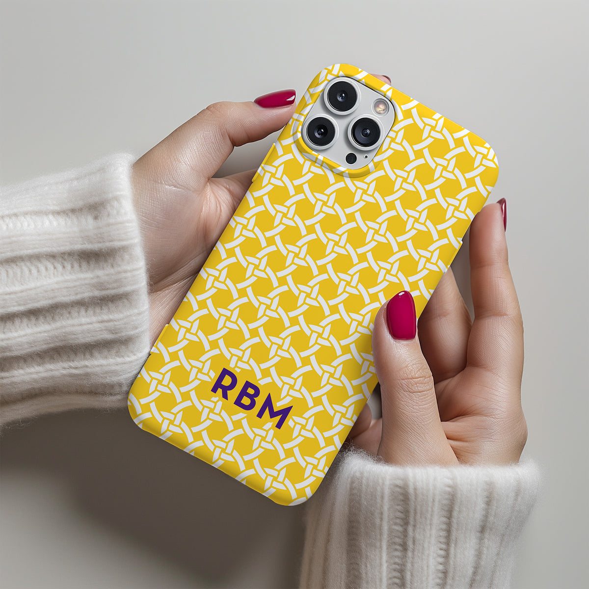 Elegant interlocking rings luxury pattern phone case.