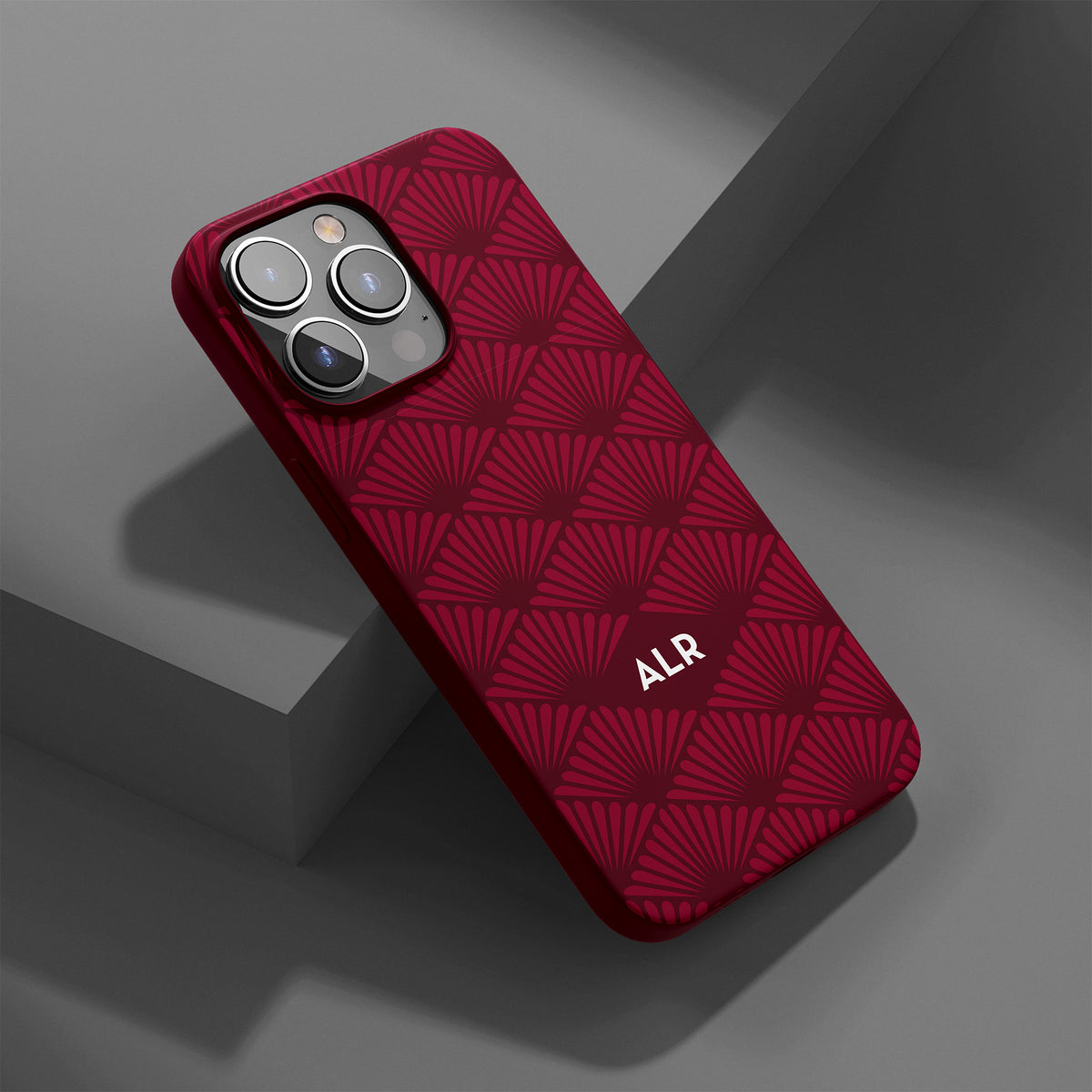 Personalizable maroon and white fan blade diamond grid phone case for Bulldog fans – a sleek, luxurious design to show off your pride with a custom touch!