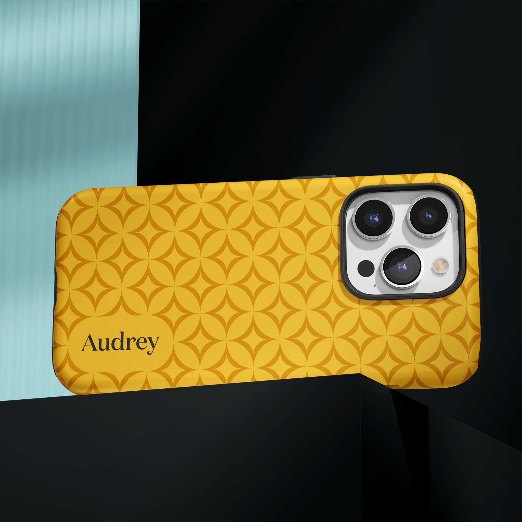 Personalizable interlocking circles phone case for Missouri fans – a luxurious, symmetrical design that offers timeless elegance and refined style.