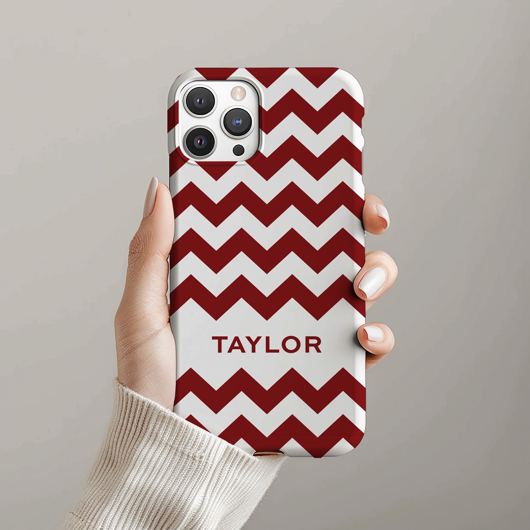 Personalizable maroon and white zigzag phone case for Oklahoma fans – a playful, bold design that adds a stylish twist to your team pride with a monogrammed touch!