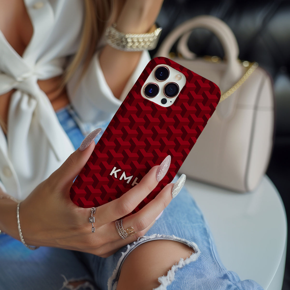 Personalizable red and white fan blade diamond grid phone case for University of South Carolina fans – a sleek, luxurious design to rep your Gamecock pride with a custom touch!