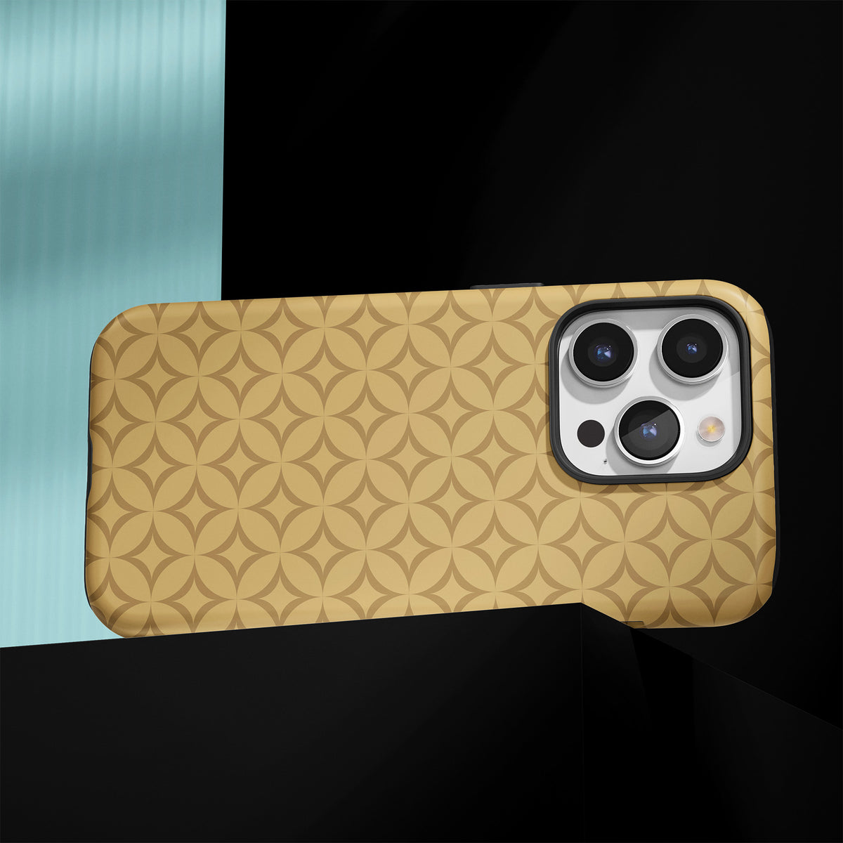 Personalizable interlocking circles phone case from Nashville Gold – a luxurious, symmetrical pattern for those with a taste for refined and timeless style.